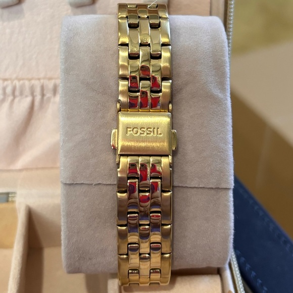 Fossil gold tone wrist watch. Women’s 36mm face. - Picture 2 of 2